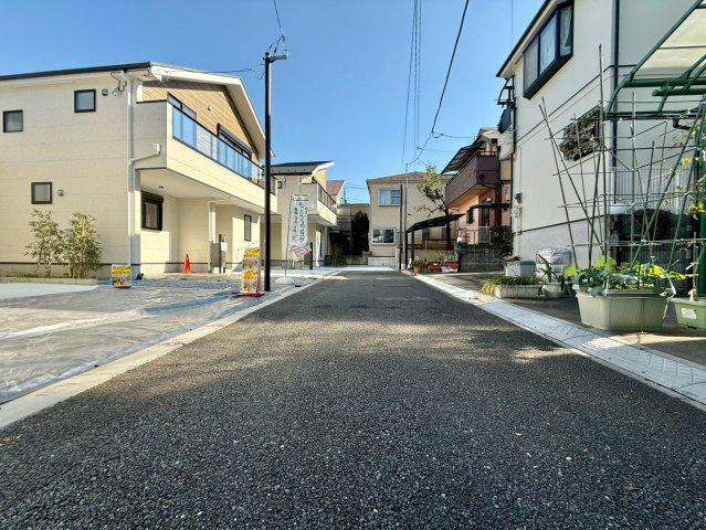 板橋区成増4丁目　新築戸建　全2棟の前面道路含む現地写真|2026.10.18撮影

現地ご見学希望・資料請求などお気軽にお問い合わせ下さい！
03-5990-5201