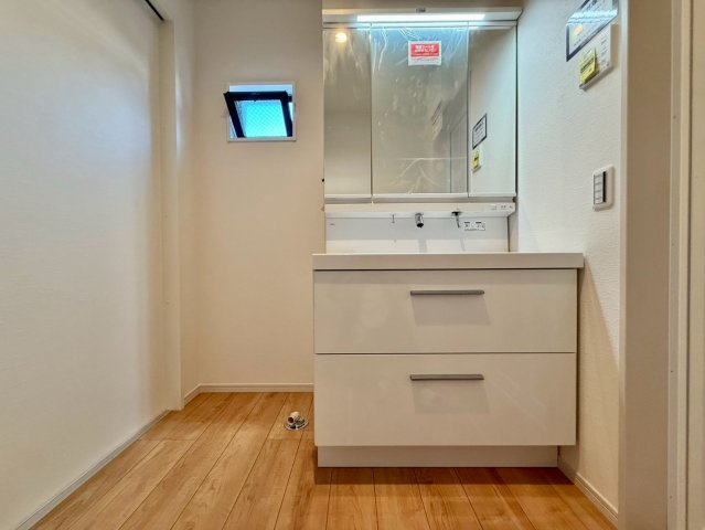 板橋区成増4丁目　新築戸建　全2棟の独立洗面台|2026.10.18撮影（1号棟）

現地ご見学希望・資料請求などお気軽にお問い合わせ下さい！
03-5990-5201
