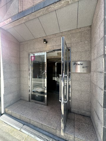 プレール新町のエントランス