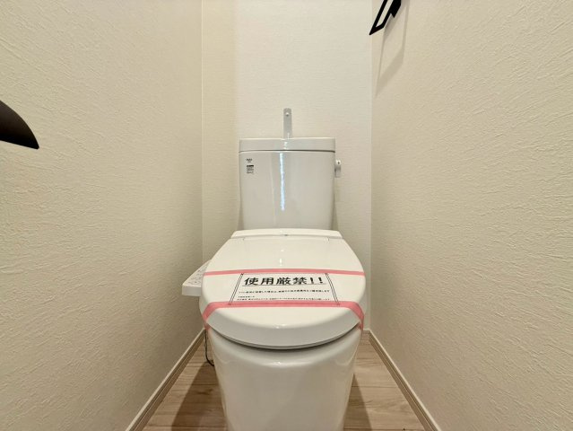 板橋区成増4丁目　新築戸建　全2棟のトイレ|2026.10.19撮影

現地ご見学希望・資料請求などお気軽にお問い合わせ下さい！
03-5990-5201