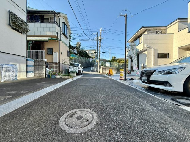 板橋区成増4丁目　新築戸建　全2棟の前面道路含む現地写真|2026.10.19撮影

現地ご見学希望・資料請求などお気軽にお問い合わせ下さい！
03-5990-5201