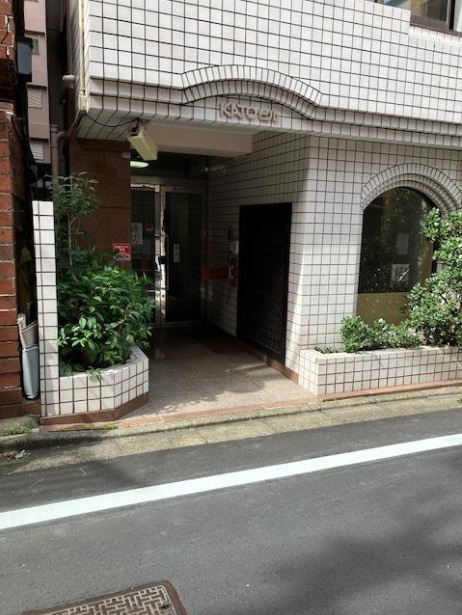 KATOビルのエントランス