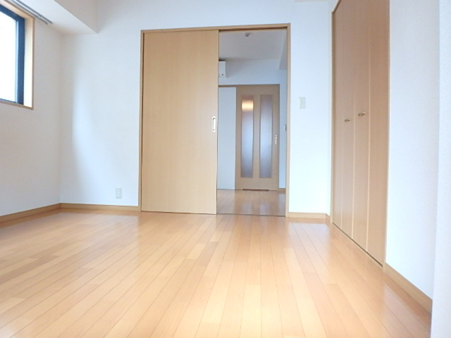 エルラッソ入谷の洋室