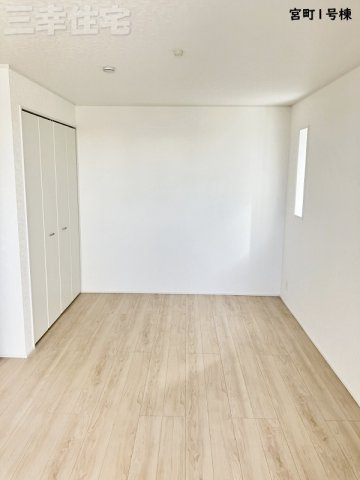 碧南市宮町6丁目の寝室|主寝室8帖　２階の全居室は6帖以上！ゆとりの広さ