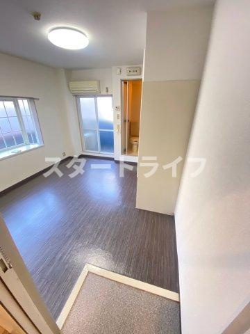 大阪市東淀川区豊新１丁目の賃貸マンションの玄関