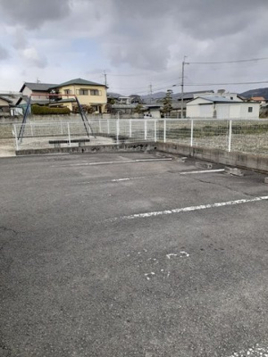 【駐車場】 | アルカディアⅡ | 車をお持ちの方に嬉しい駐車場付きの物件です