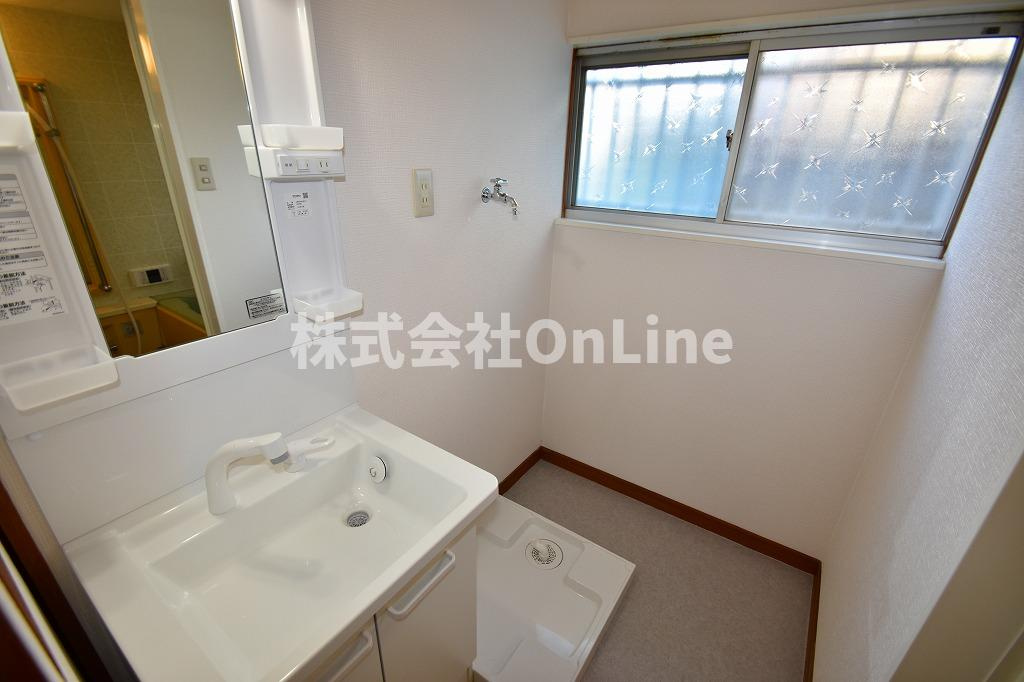 東大阪友井1丁目戸建の洗面所