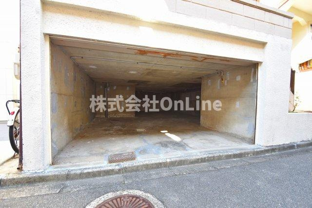 東大阪友井1丁目戸建の駐車場