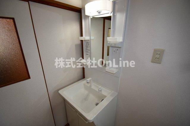 東大阪友井1丁目戸建の独立洗面台