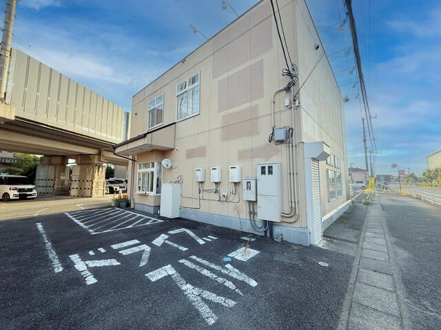 小田原市中里の店舗の外観