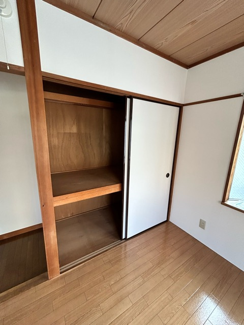 三鷹市下連雀８丁目の賃貸マンションの収納