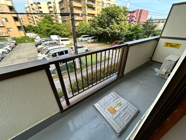 三鷹市下連雀８丁目の賃貸マンションのバルコニー