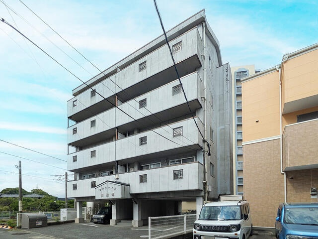 グリーンヒルズ平尾、１階Cの外観