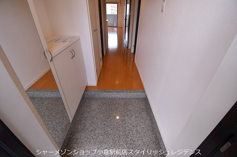 シャトレ大手町S棟の玄関