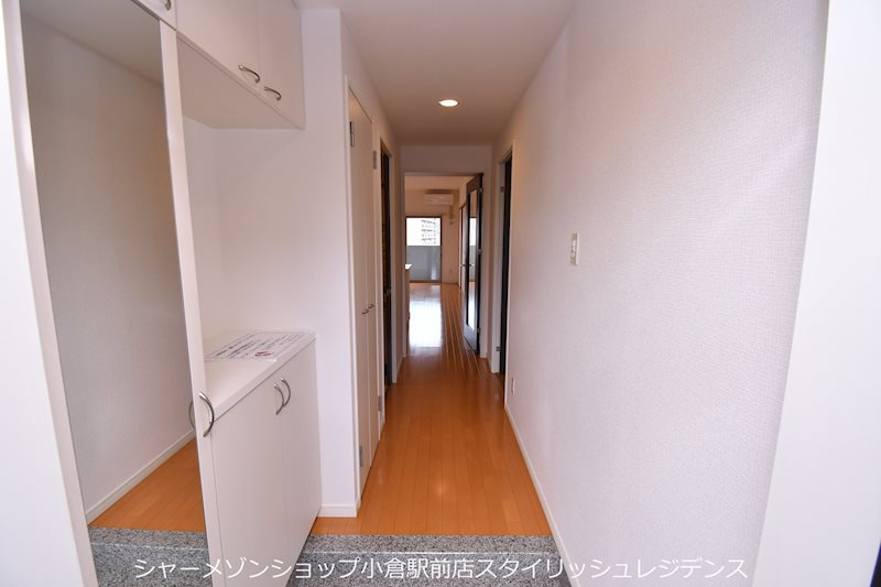 シャトレ大手町S棟の玄関