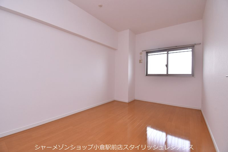シャトレ大手町S棟の洋室