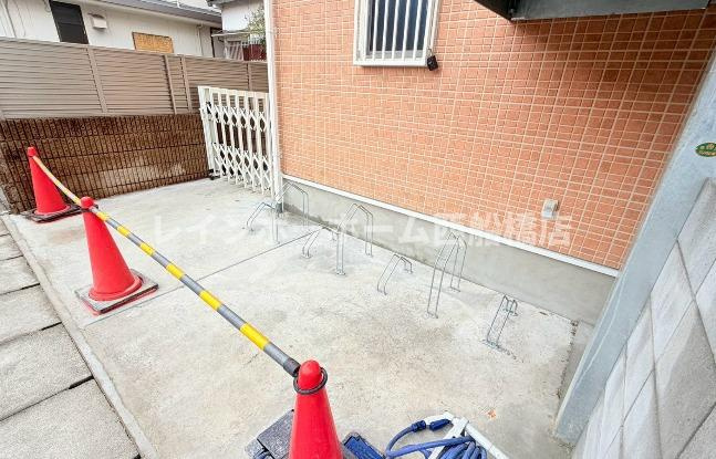 市川市八幡１丁目のアパートの駐車場