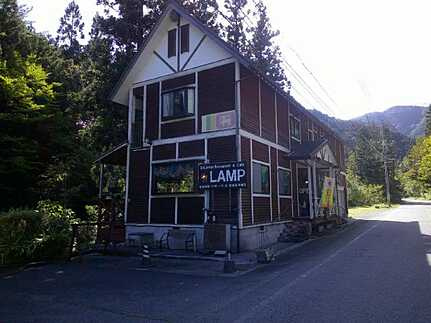 廿日市市栗栖　店舗付き住宅の前面道路含む現地写真
