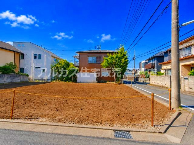 調布市深大寺元町4丁目 京王線 調布駅 売地の外観|道路との高低差が少なく、バリアフリーな住まいづくりにも適した整形地です。理想のプランを形にしやすいおすすめの区画です。
