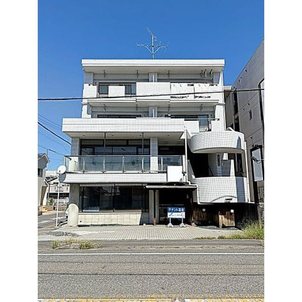 サンライズ喜多山【　1階路面店　】の外観