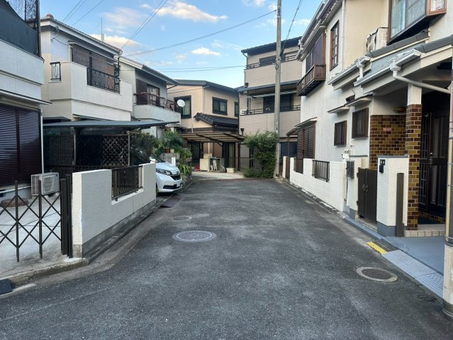 枚方市交北1丁目の前面道路含む現地写真