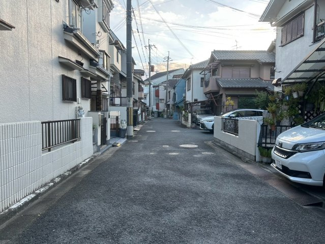 枚方市交北1丁目の前面道路含む現地写真