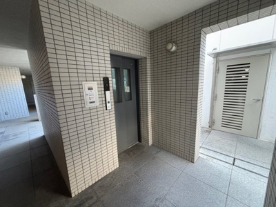 【中庭】 | ランドワーフ練馬・中村橋セレーヌコート | １階のエレベーター前です。