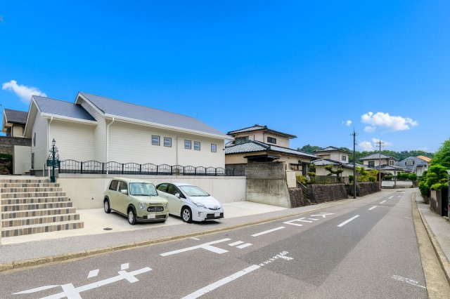 筑紫野市大字筑紫　中古戸建の前面道路含む現地写真