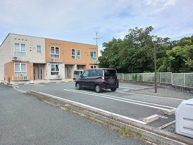 グローリーアカヒラの駐車場