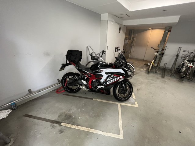 アドバンス三宮ウィングロードの駐車場