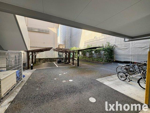 エクセレンスKUの駐車場