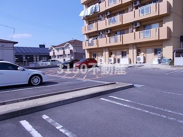 ＳｈａｌｌｏｗＷｅｌｌの駐車場|駐車スペースもあります