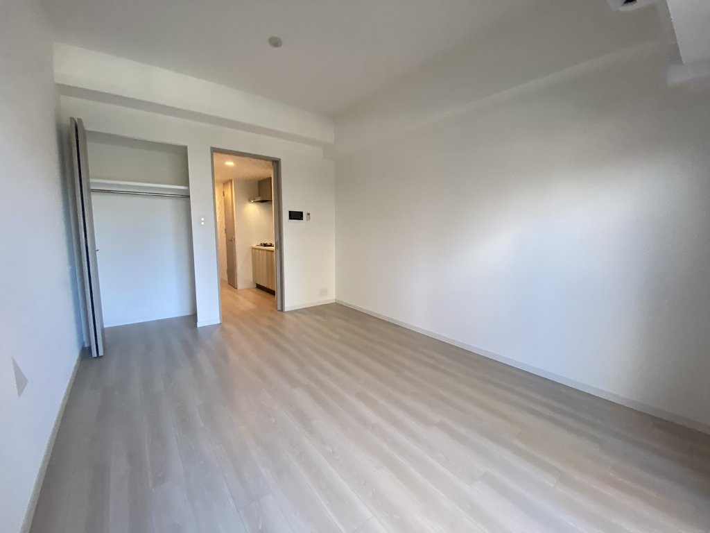 エスレジデンス金山West（S-RESIDENCE金山West）の居間・リビング