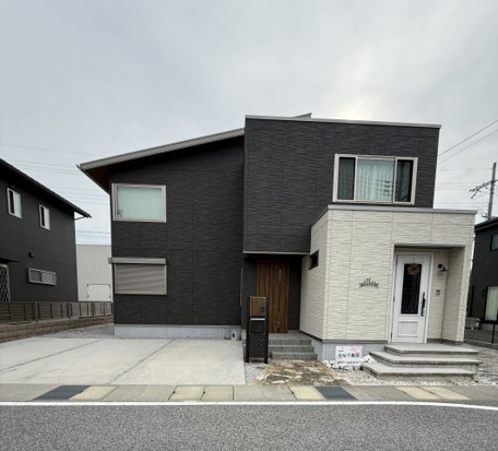 米原市飯中古戸建の外観