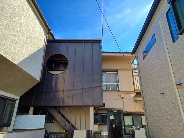 伴アパートの外観