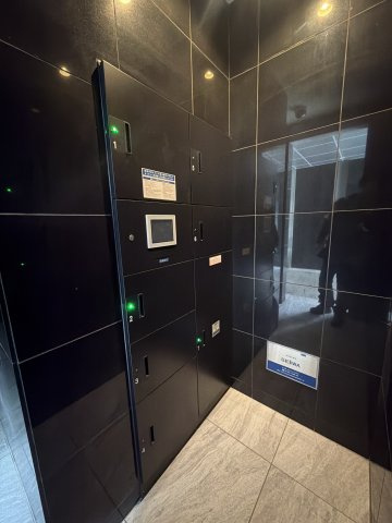 横浜市南区真金町２丁目の賃貸マンションのエントランス