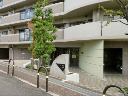セントラル東豊中のエントランス