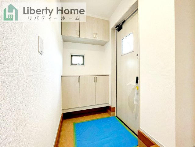 古河市諸川23-P1　新築戸建　10号棟の玄関