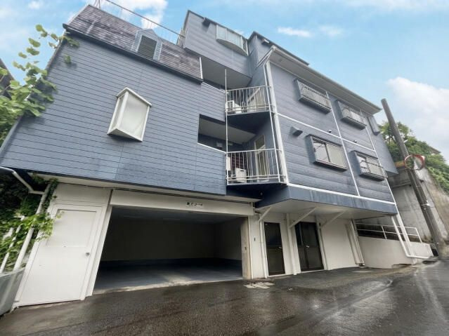 稲城市平尾２丁目の賃貸マンションの外観