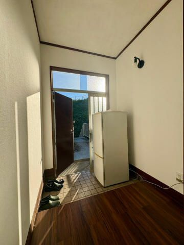 西村コーポの玄関