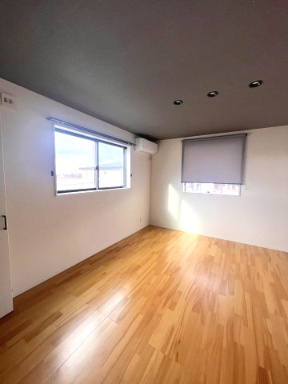 中多良中古戸建の寝室|大容量のクローゼットあり。