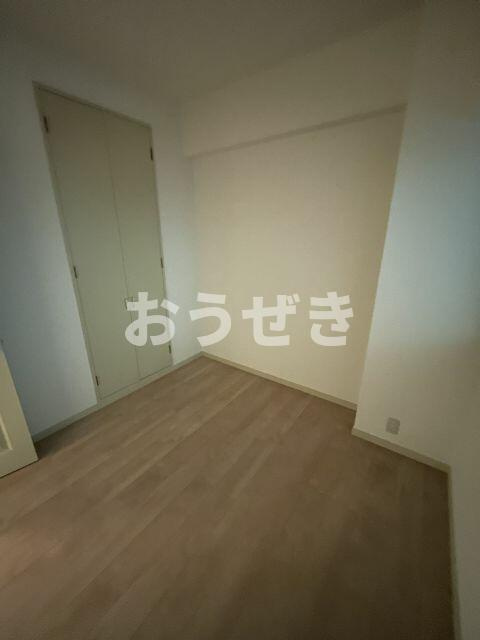ラ・フォレ根岸の居間・リビング|洋室４.５帖・収納スペース有り
