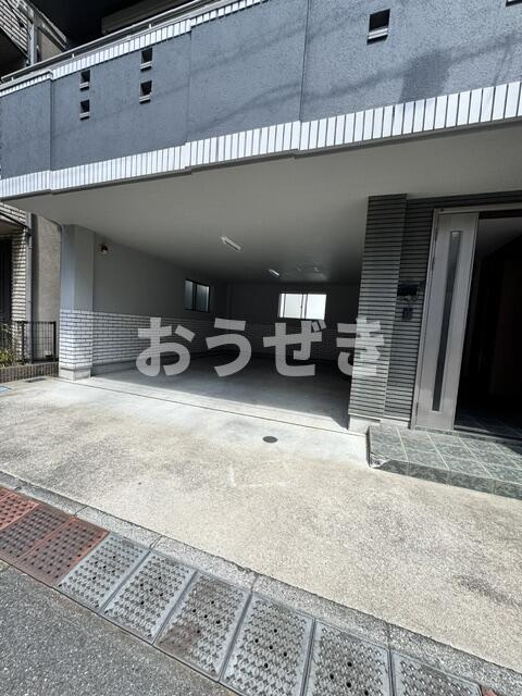貝塚１丁目貸家の駐車場