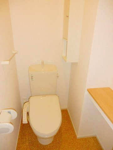 ルーエ　Ⅱのトイレ|落ち着いた色調のトイレです
