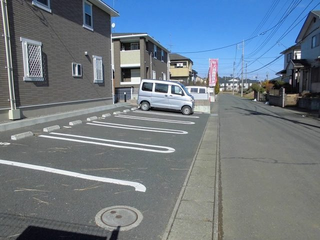 ルーエ　Ⅱの駐車場|駐車場があるので、車を買う予定の方も安心です