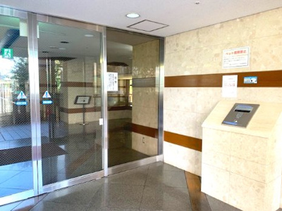 【エントランス】 | 朝日プラザシティ・サザンパーク六番街　J棟 | 外部からの侵入者を防ぐオートロックが設けられ、セキュリティ面にも配慮！居住者様が安心・快適に暮らせるマンションです。