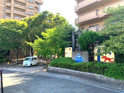 【周辺】 | 朝日プラザシティ・サザンパーク六番街　J棟 | スーパーやドラッグストア、市役所や郵便局、医療機関など、生活に欠かせない施設が徒歩圏内にあり、安心して暮らせます。