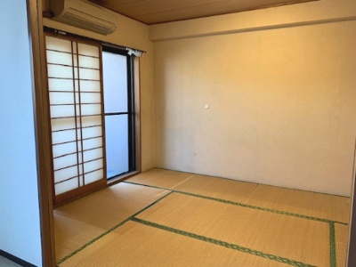 【和室】 | 朝日プラザシティ・サザンパーク六番街　J棟 | 6帖の和室！普段は扉を開けてリビングと一体利用、来客時には扉を閉めて利用するなど、柔軟に活用可能です。