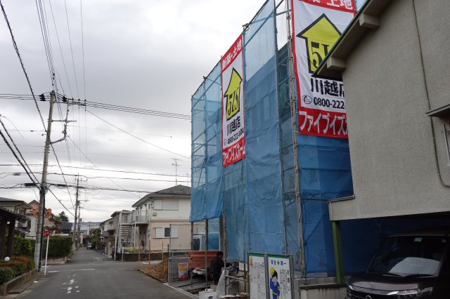 川越市霞ヶ関北３丁目　3LDK戸建の前面道路含む現地写真