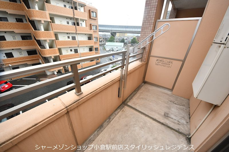 サンシャインロイヤル北九州のバルコニー
